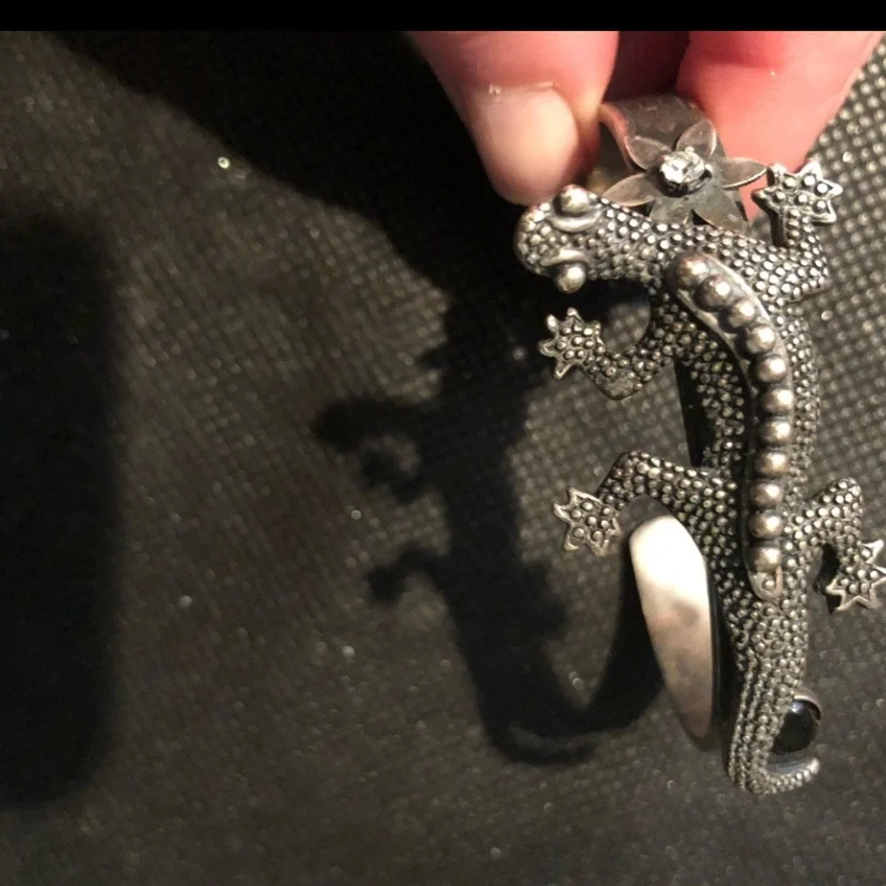 Mary De Marco salamander cuff bracelet Rare Very lifelike  detail Eyecatching
